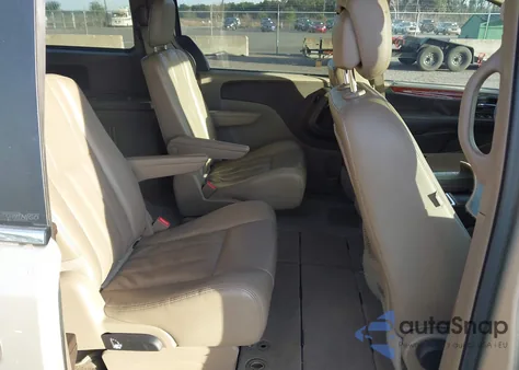 2014 Chrysler Town & Country Touring z USA, uszkodzony, nr VIN 2C4RC1BGXER207149